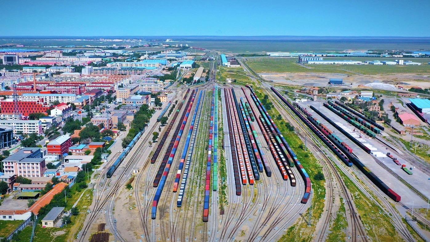 前三季度中欧班列发送货物157.1万标箱