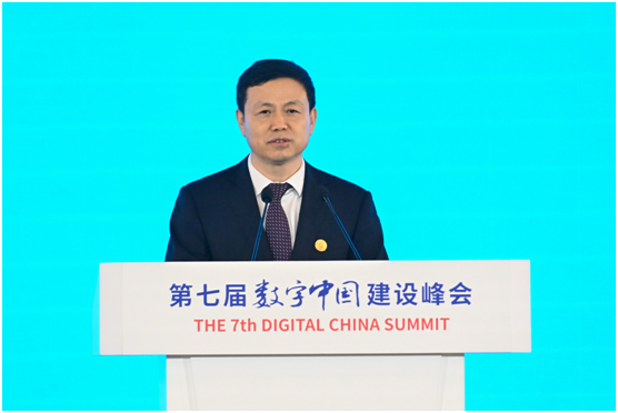 中国移动董事长杨杰:数据、算力、人工智能构成新质生产力重要驱动因素(图1) 中国移动董事长杨杰:数据、算力、人工智能构成新质生产力重要驱动因素(图1)